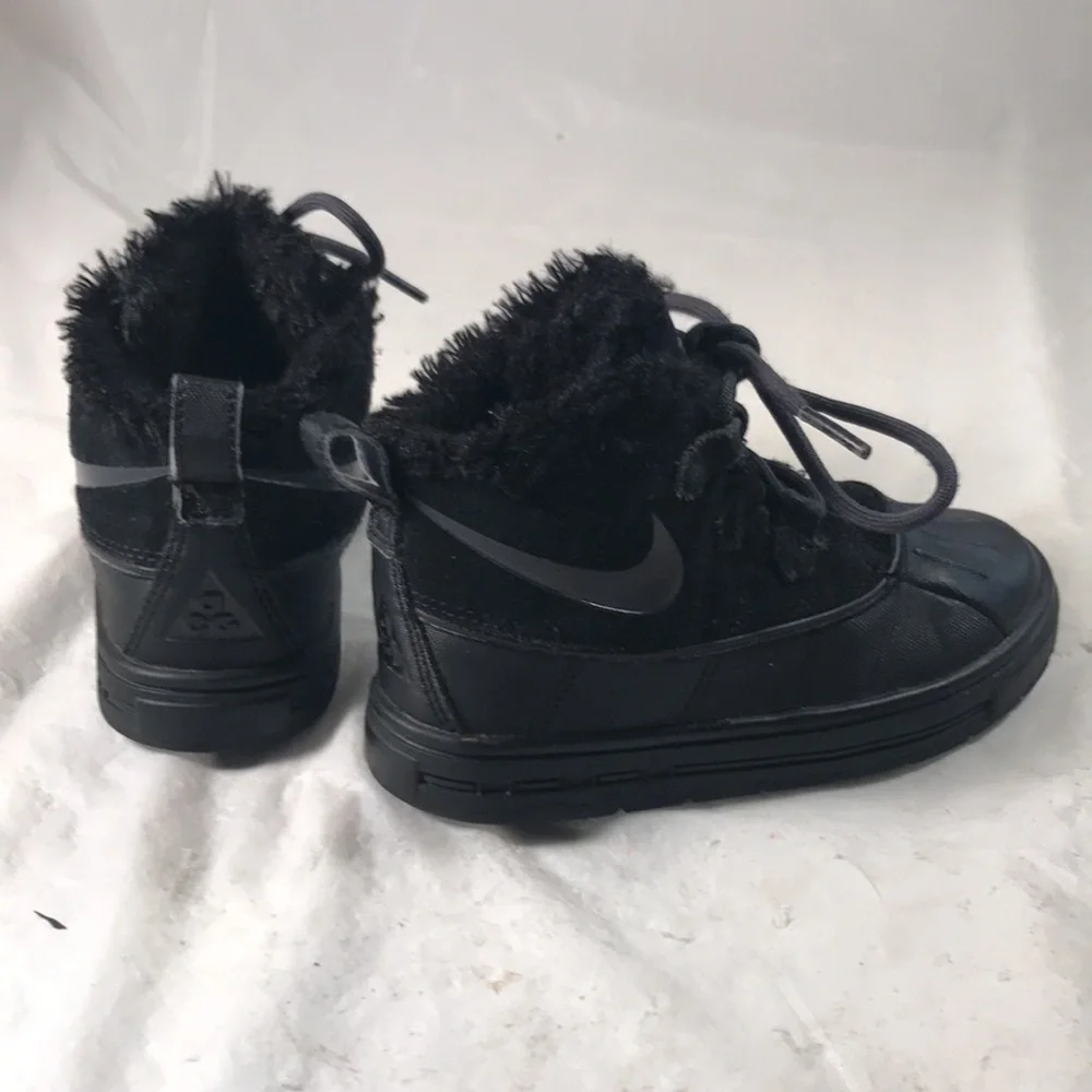 Nike ACG Kids Woodside Chukka 2 Black Fur Insulated Ankle Boots
